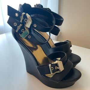 Black platform wedges w/ gold accents, women’s 6.5